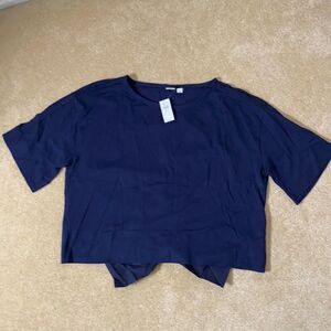 Women’s Navy Gap Short Sleeved Shirt with Bow detail on back Small NWT
